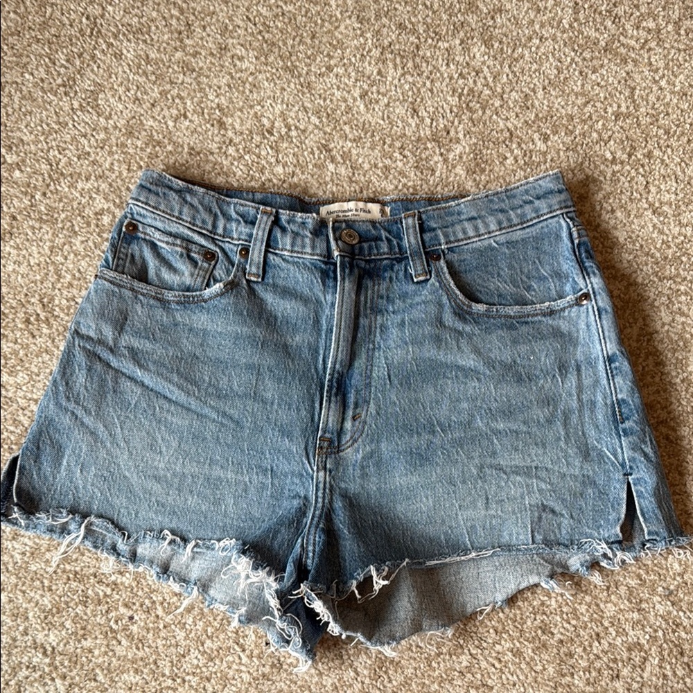 Abercrombie The Mom Short High Rise Jean short